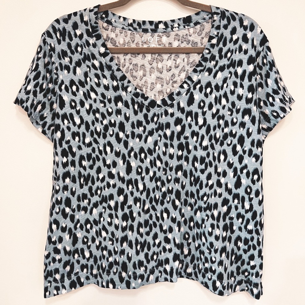 LOFT Slate Blue Leopard Print V Neck Knit Tee Size L